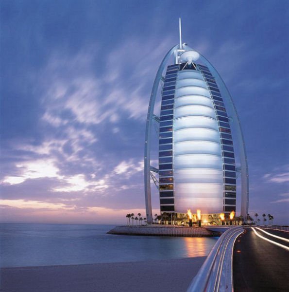 Vackra hotellet Burj al Arab i Dubai